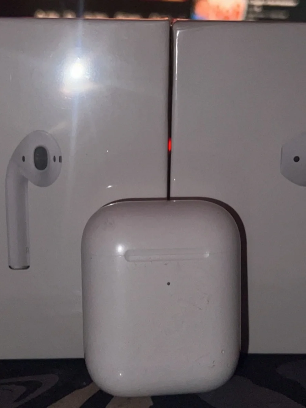 Apple White Wireless Earbuds with Charging Case and Lightning Cable